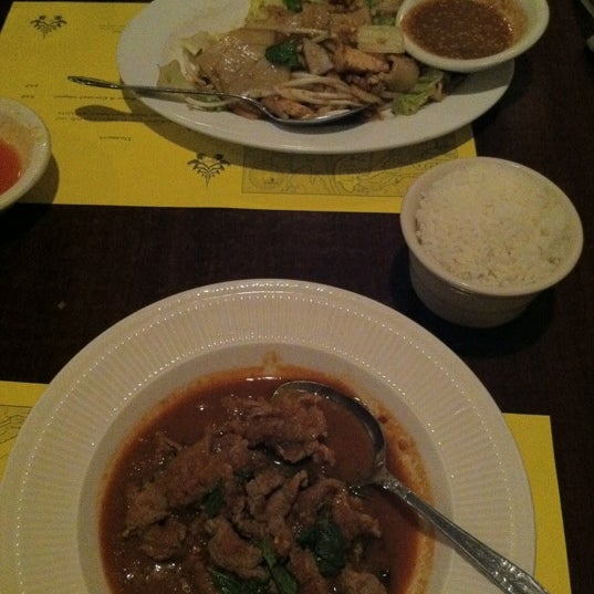 Das Foto wurde bei Mandalay Restaurant &amp; Cafe von Melody am 10/20/2012 aufgenommen