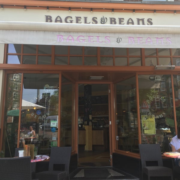 6/20/2017 tarihinde aaronpkziyaretçi tarafından Bagels &amp; Beans De Clercqstraat'de çekilen fotoğraf