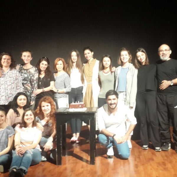 Das Foto wurde bei Sahne Tozu Tiyatrosu Göksel KORTAY Sahnesi von Kullanmıyorum am 5/5/2016 aufgenommen