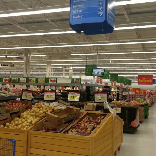 Foto tomada en Walmart Supercentre  por Alan N. el 8/28/2013