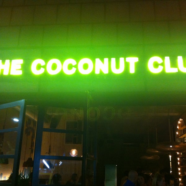 Foto tomada en The Coconut Club  por SOA el 8/18/2013