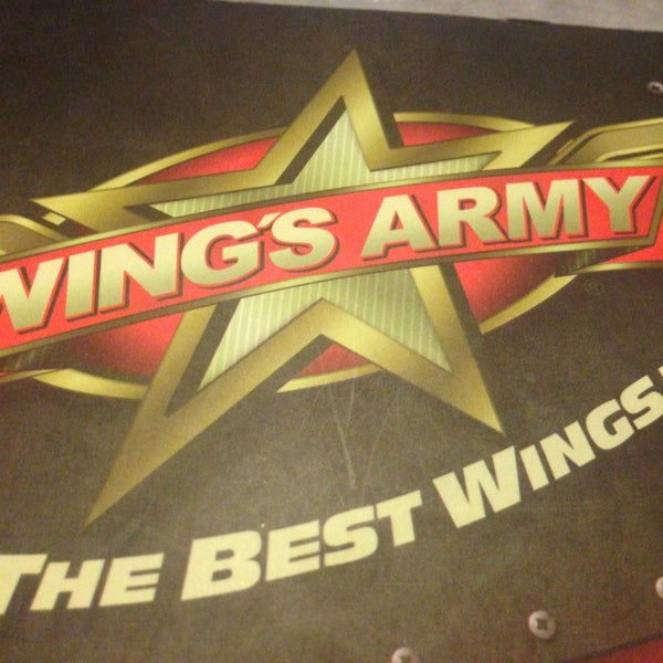 รูปภาพถ่ายที่ Wing&#39;s Army โดย Ale D. เมื่อ 6/27/2013