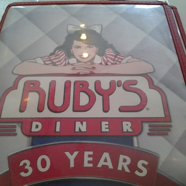 Foto diambil di Ruby&#39;s Diner oleh Skipp W. pada 7/13/2013
