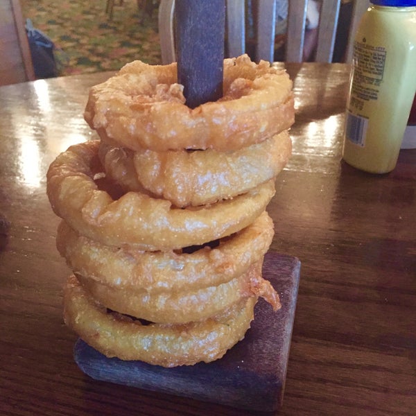 Everyone keeps talking about the onion rings ... Listen to them! Delicious ... Also the perch plate / sandwich is s must try.