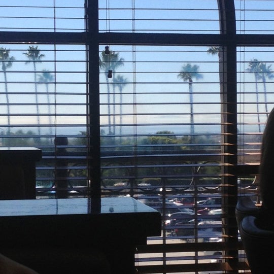 The Cheesecake Factory Newport Beach'da Amerikan Restoranı