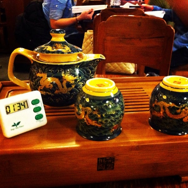 3/9/2014 tarihinde Valerie R.ziyaretçi tarafından Goldfish Tea'de çekilen fotoğraf