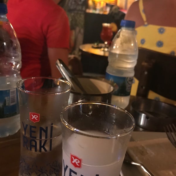 Photo prise au Kum Cafe Bar &amp; Bistro par єяєη ESDAL le6/6/2019