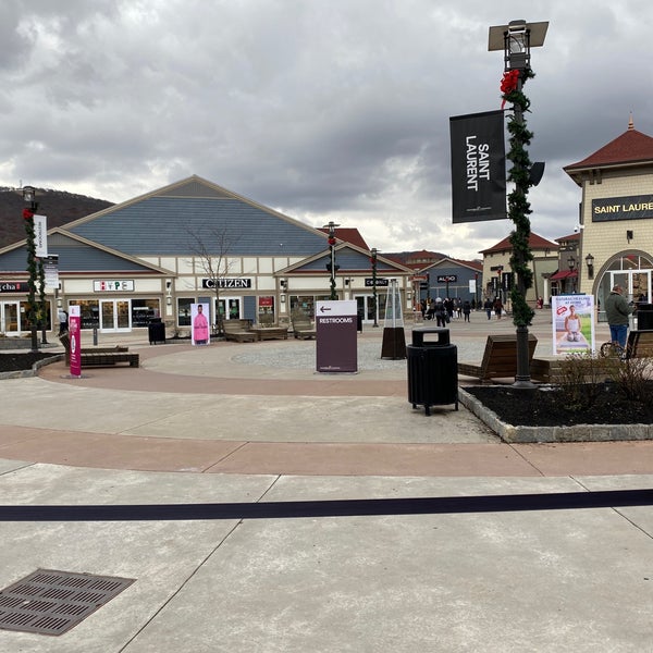 Gucci at Woodbury Common Premium Outlets® - A Shopping Center in Central  Valley, NY - A Simon Property