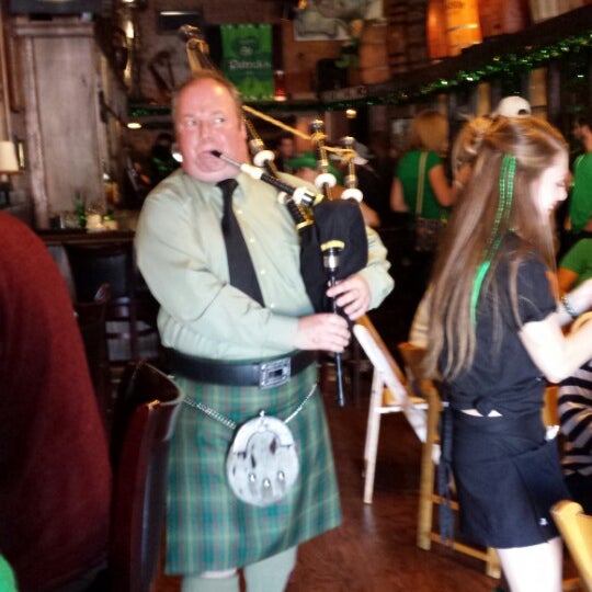Foto tirada no(a) Patsy&#39;s Irish Pub por Arthur T. em 3/17/2014