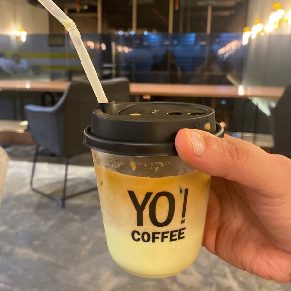 รูปภาพถ่ายที่ YO! Coffee โดย بندر เมื่อ 6/14/2022