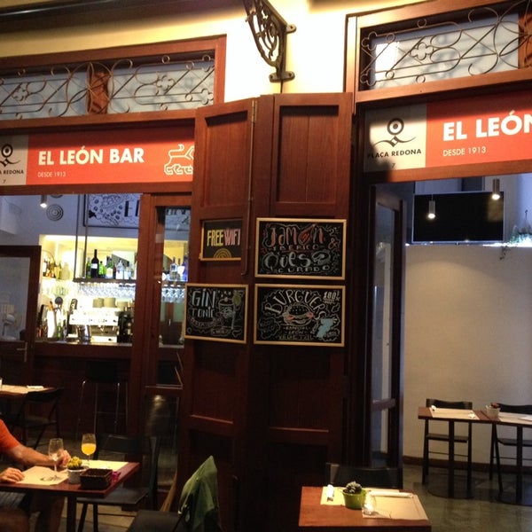 Das Foto wurde bei El León Bar von Roos V. am 9/27/2013 aufgenommen