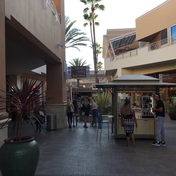 Fashion Valley Mall in San Diego, California Editorial Photography
