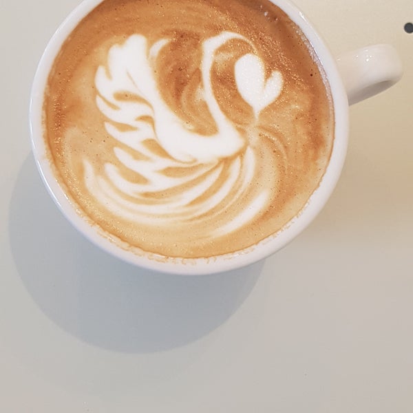 Foto tirada no(a) Punctum Coffee Roasters por Gökhan G. em 11/5/2018