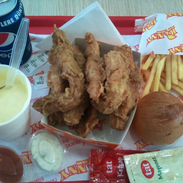 8/16/2013にAslıhan K.がHenny Fried Chickenで撮った写真