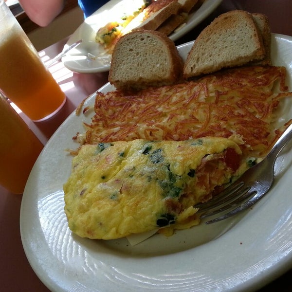 Can't go wrong with the BLT omelette + freshly squeezed OJ.