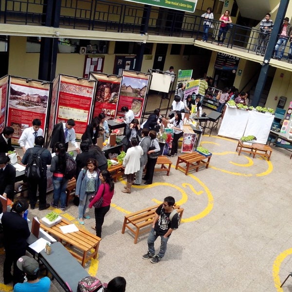 Foto tirada no(a) Universidad Católica Sedes Sapientiae - UCSS por Karol Q. em 11/21/2013