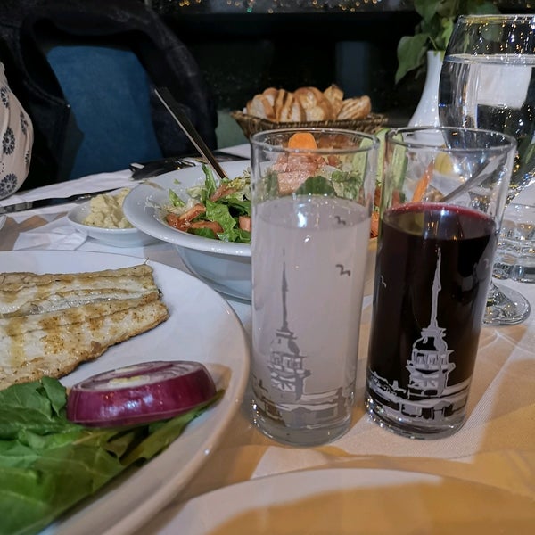 Foto scattata a İskele Restaurant da Sefa A. il 1/7/2020
