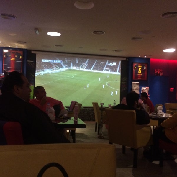 รูปภาพถ่ายที่ Villa Barcelona Cafe โดย Zizo เมื่อ 1/24/2015