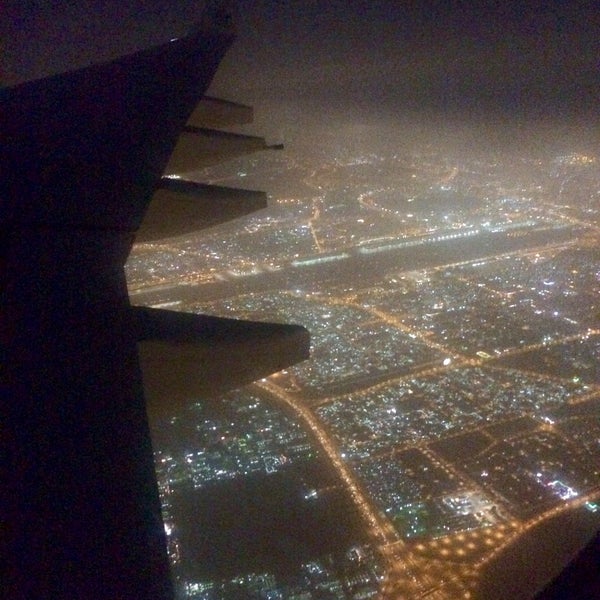 Foto tirada no(a) Aeroporto Internacional de Dubai (DXB) por Zizo em 4/5/2015