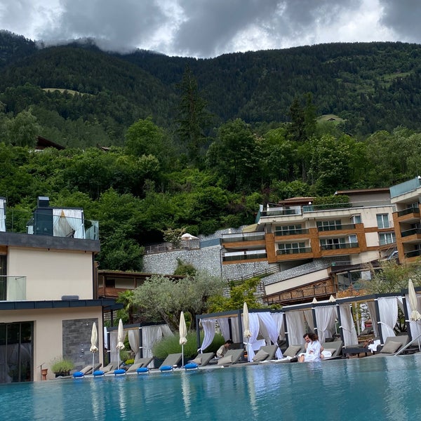 รูปภาพถ่ายที่ Sport &amp; Wellness Resort Quellenhof โดย Maryam เมื่อ 6/19/2020