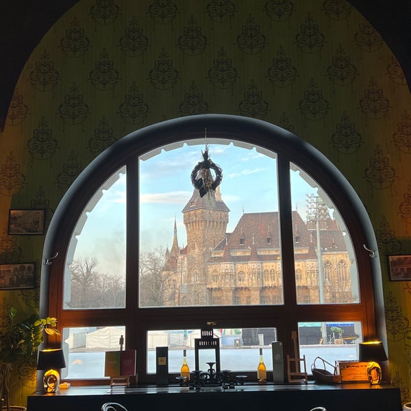 3/6/2022にMaryamがVárosliget Café &amp; Restaurant 1895で撮った写真