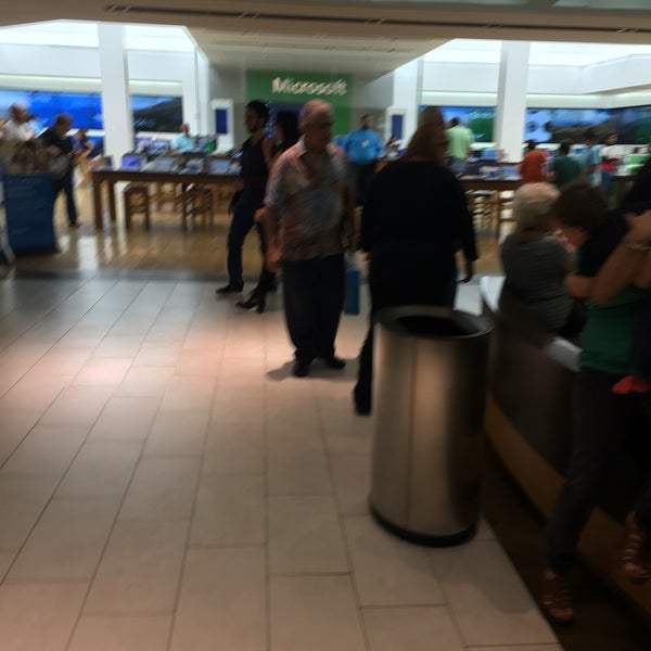 Microsoft Store 8 tips from 523 visitors