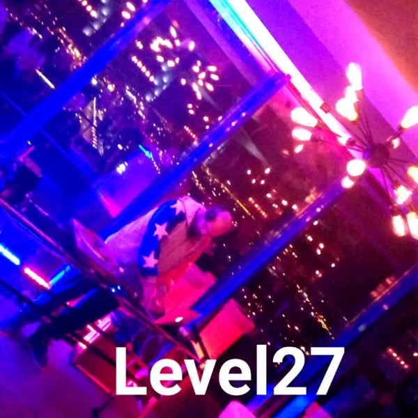 10/16/2015에 Magda K.님이 level 27 Rooftop Bar에서 찍은 사진