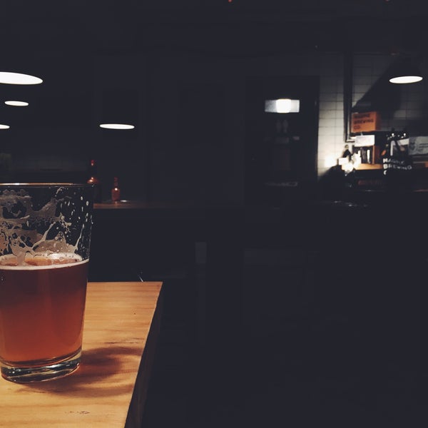 Photo taken at MAGPIE BREWING CO. by Daniel H. on 4/1/2016