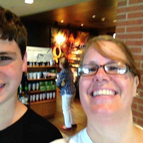 7/6/2013 tarihinde Kristin I.ziyaretçi tarafından Starbucks'de çekilen fotoğraf