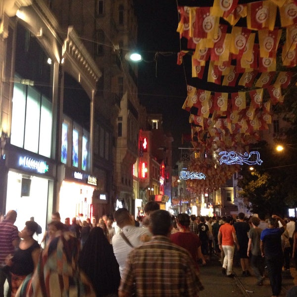 Photo taken at İstiklal Avenue by Zumra K. on 8/2/2015