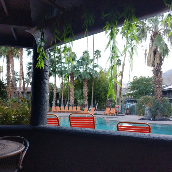 2/26/2018 tarihinde Christina S.ziyaretçi tarafından Caliente Tropics Resort Hotel'de çekilen fotoğraf
