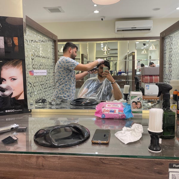 Foto diambil di Elegant Mustache Barber Shop ( B.1 ) Al-Malaqa oleh تركي بن فهد . pada 10/27/2022