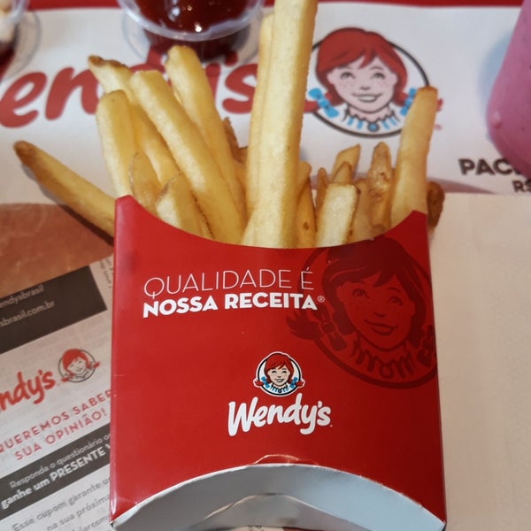 Photo taken at Wendy&#39;s by Pablo M. on 11/6/2019