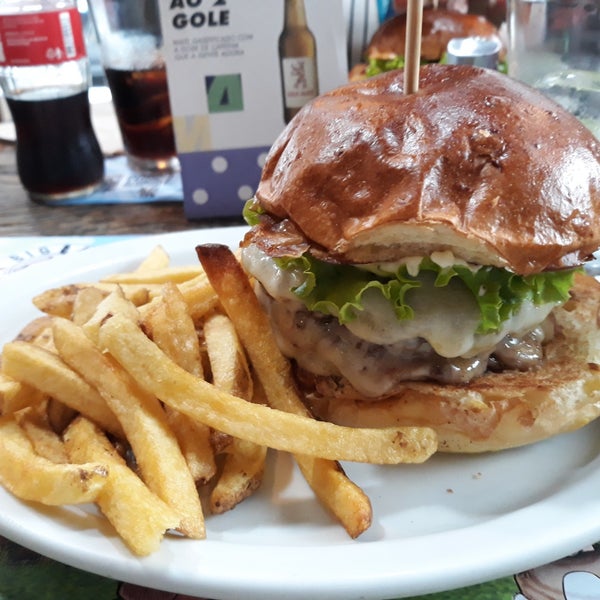 Foto tirada no(a) Big Kahuna Burger por Pablo M. em 4/17/2019
