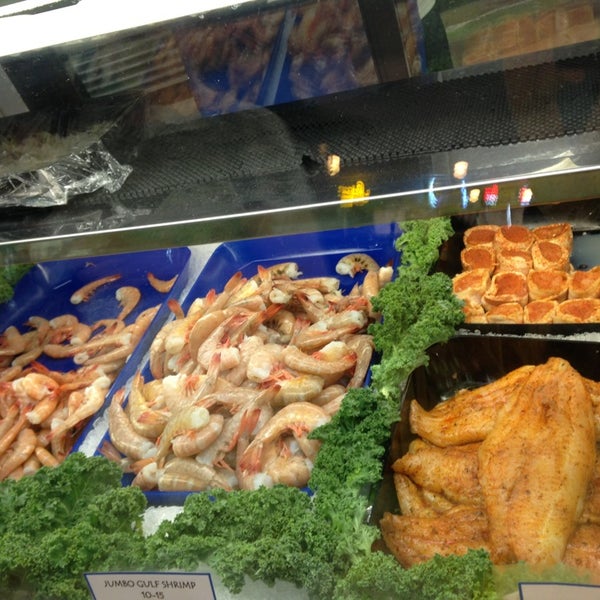 6/27/2013 tarihinde Adriana H.ziyaretçi tarafından Quality Seafood Market'de çekilen fotoğraf
