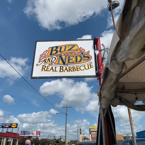Foto diambil di Buz and Ned’s Real Barbecue oleh A F. pada 9/2/2019