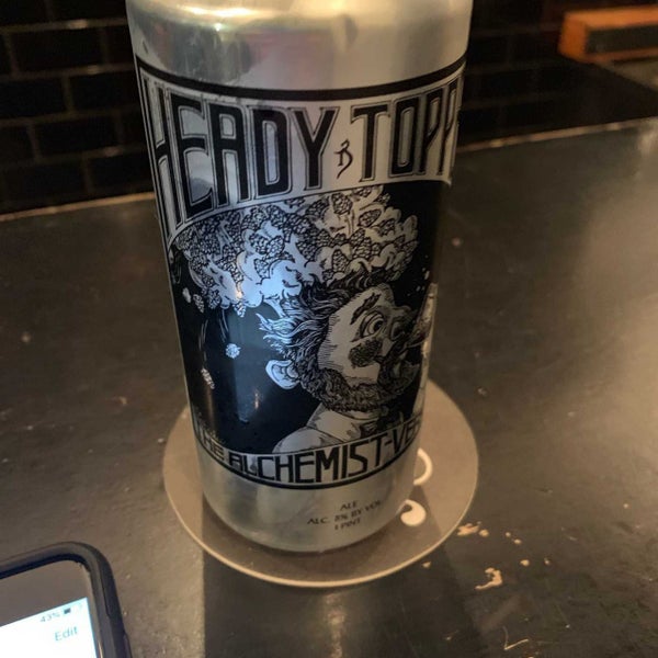 Снимок сделан в Beer Shop NYC пользователем A F. 3/22/2019