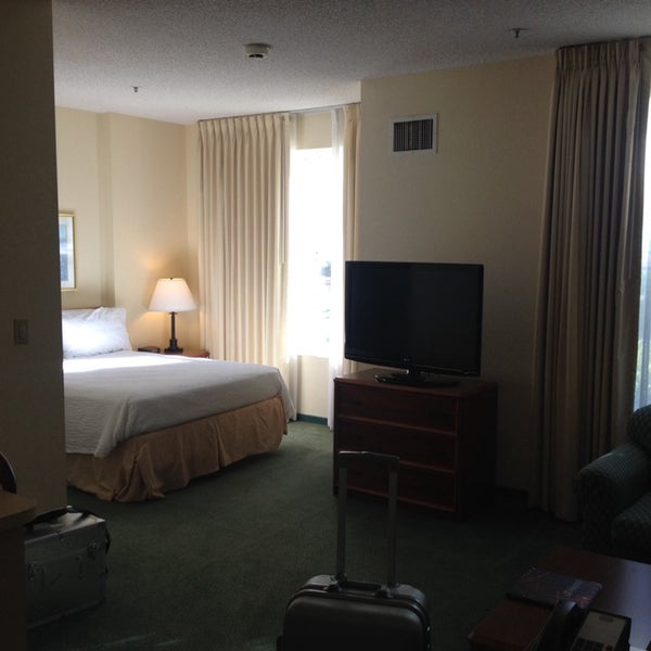 Photo taken at Residence Inn Newark Silicon Valley by Byungsik C. on 9/29/2013