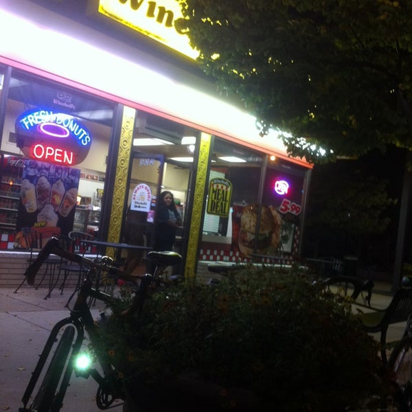 Winchell's Donut House 502 Main St