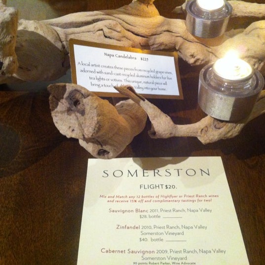 11/24/2012 tarihinde Killa K.ziyaretçi tarafından Somerston Wine Co.'de çekilen fotoğraf