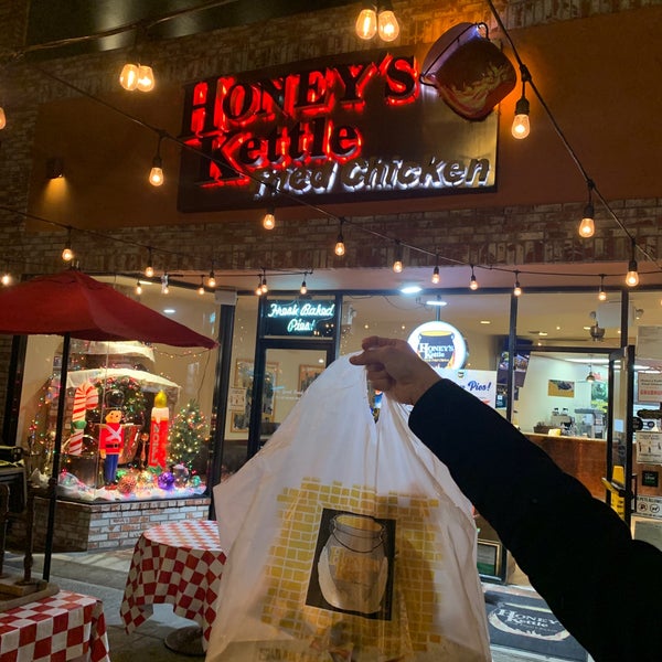 Photo taken at Honey&#39;s Kettle Fried Chicken by Jonathan L. on 11/30/2020