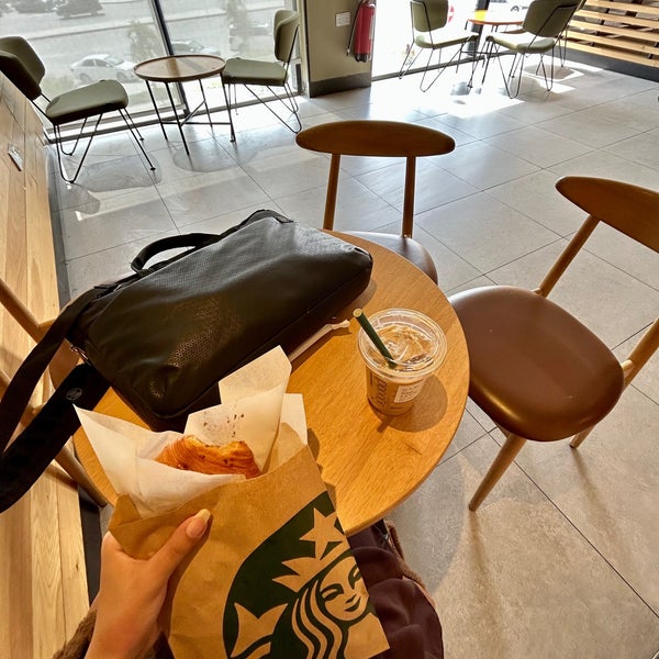 Photo prise au Starbucks par Half Moon🌚 le3/3/2024