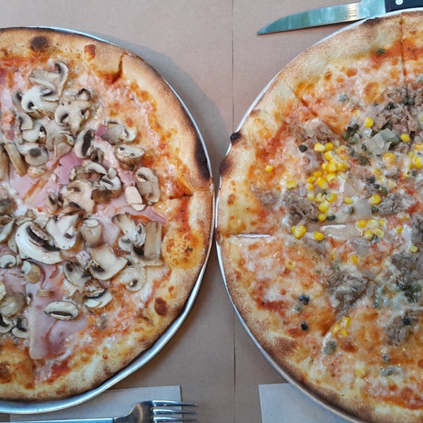 Foto tirada no(a) Pizza Moda por Münferit G. em 7/30/2016