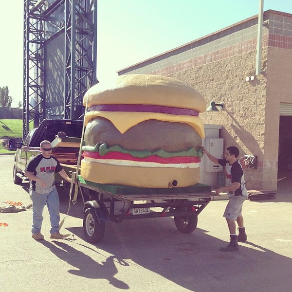 Foto scattata a Sacramento Burger Battle 2015 da Burger J. il 9/19/2013