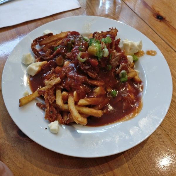 Photo taken at Restaurant Poutineville Saint-Roch by Charles P. on 2/6/2018