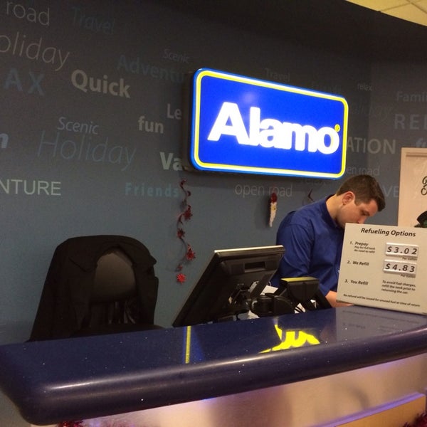 Photo taken at Alamo Rent A Car by げっきー on 12/20/2013