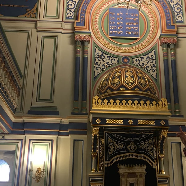 Foto diambil di Grand Choral Synagogue oleh Larisa A. pada 10/10/2021