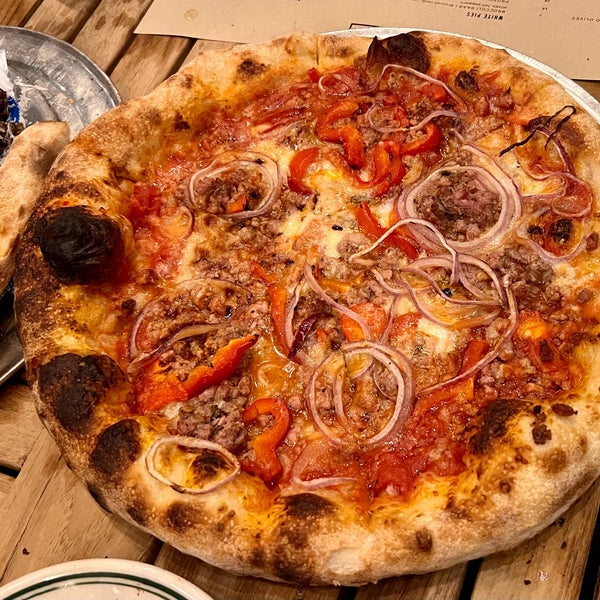 Photo taken at Pizzeria Delfina by Dana on 2/21/2022
