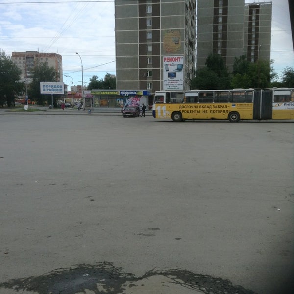 пехотинцев автобусы. автобус 24. остановка школа. трамвайная остановка пехотинцев екатеринбург. пехотинцев 5 остановка.