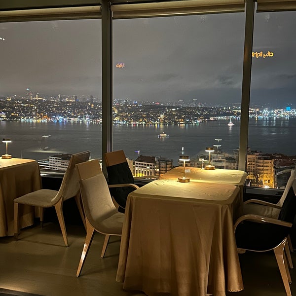 Photo taken at City Lights Restaurant &amp; Bar InterContinental Istanbul by J on 2/17/2024